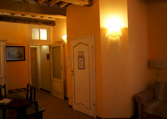 Pensión La Tosca 3*